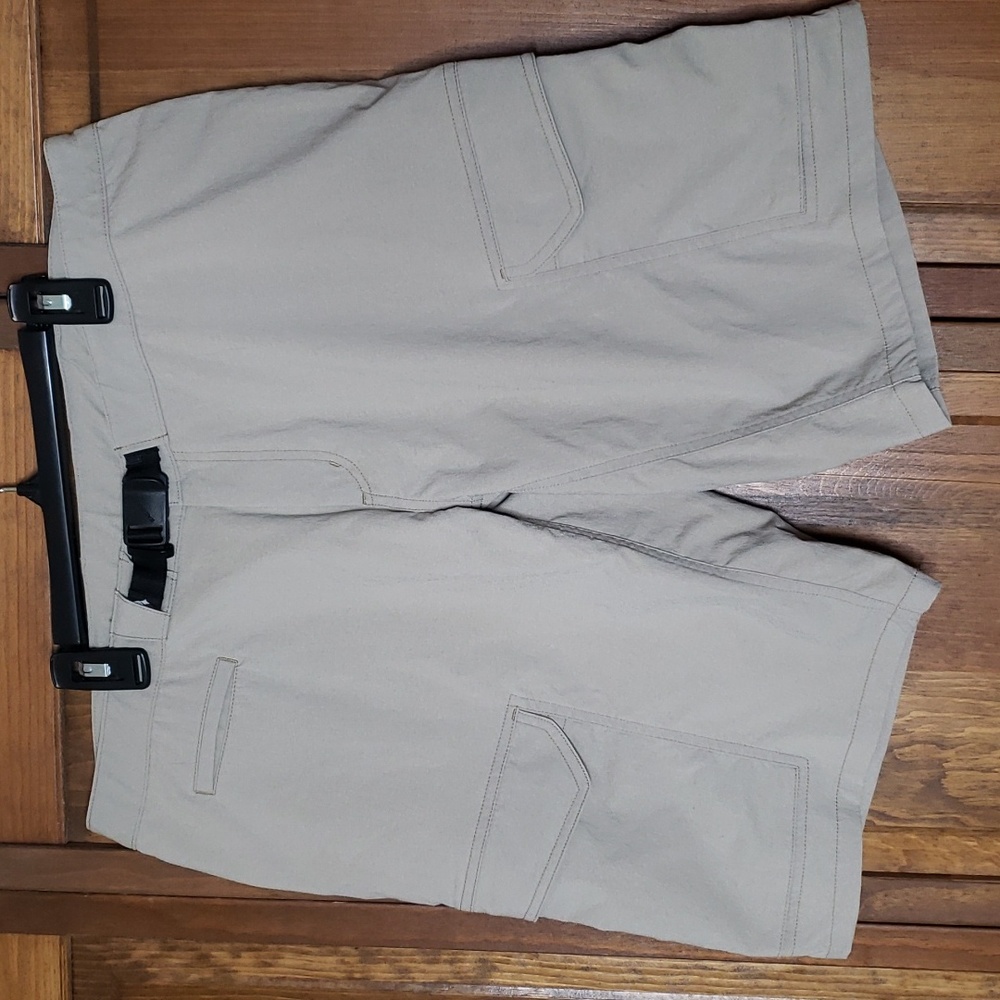 MontBell NWOT Women's Stretch Cargo Hiking Shorts Sz Large